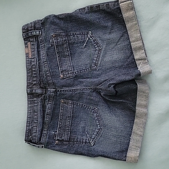 Lauren Conrad short - Picture 2 of 2